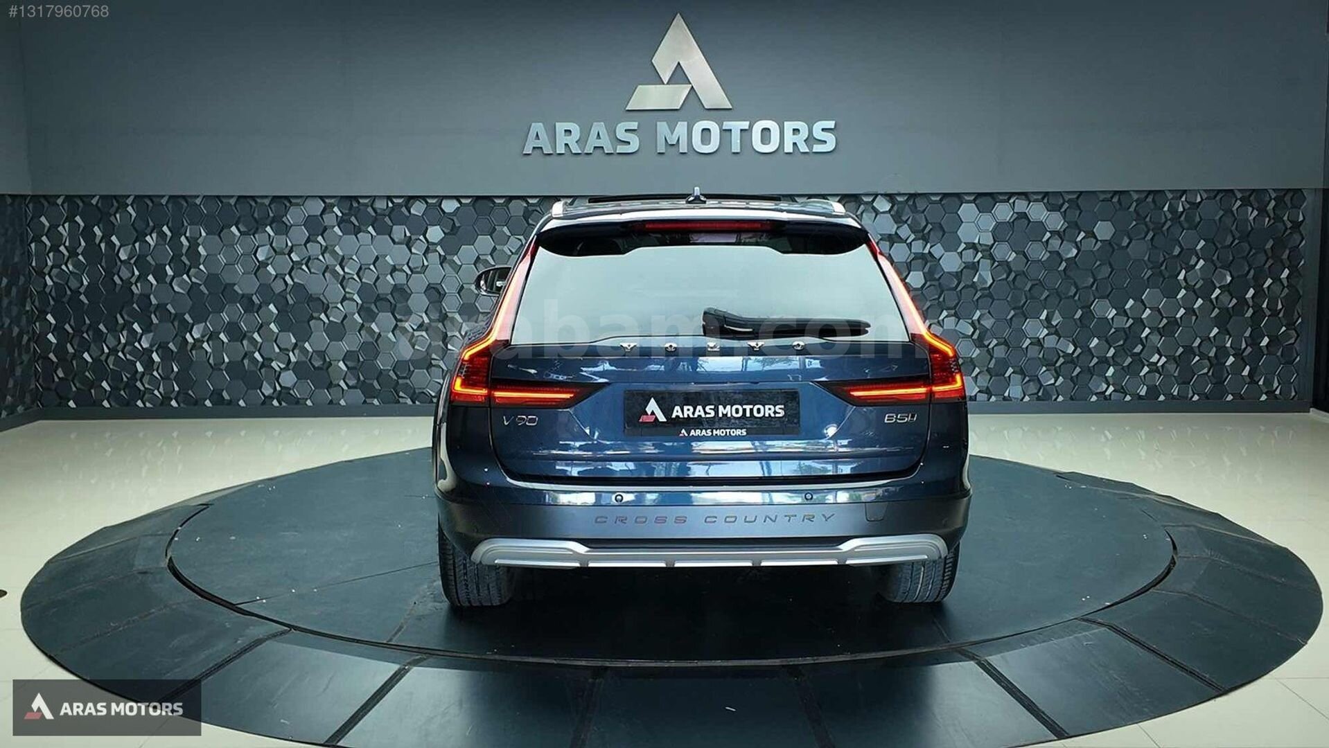 Galeriden Volvo V90 Cross Country 2.0 B5 Plus Bright 2023 Model İzmir 70.000 km Mavi 6