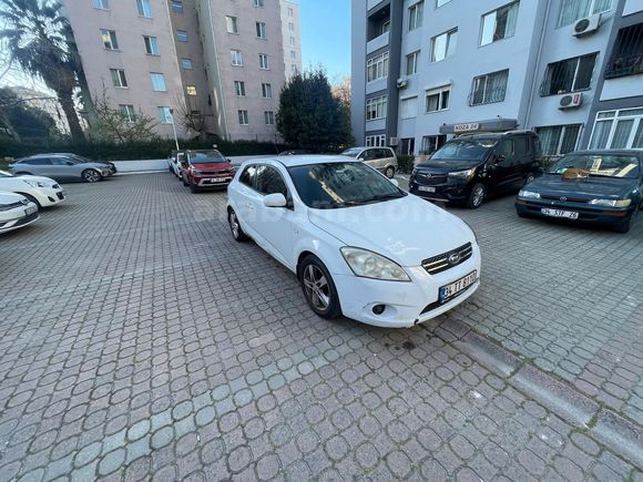 Sahibinden Kia Pro Ceed 1.6 CRDi Cool 2011 Model  129.000 km Beyaz Ağır hasarlı