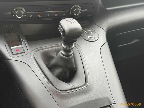 **6.500KM** OPEL COMBO ESSENTİAL ORTA KONSOL %20 FATURA
