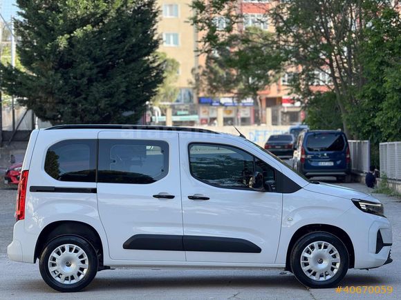 **6.500KM** OPEL COMBO ESSENTİAL ORTA KONSOL %20 FATURA