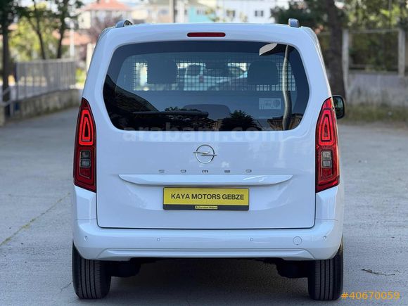**6.500KM** OPEL COMBO ESSENTİAL ORTA KONSOL %20 FATURA