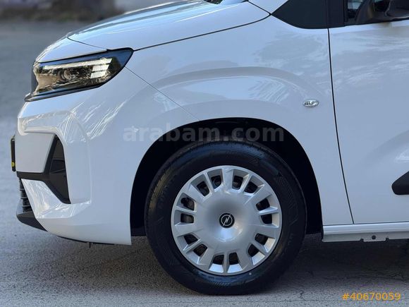 **6.500KM** OPEL COMBO ESSENTİAL ORTA KONSOL %20 FATURA