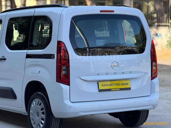 **6.500KM** OPEL COMBO ESSENTİAL ORTA KONSOL %20 FATURA