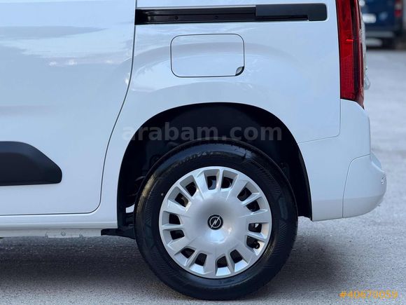 **6.500KM** OPEL COMBO ESSENTİAL ORTA KONSOL %20 FATURA