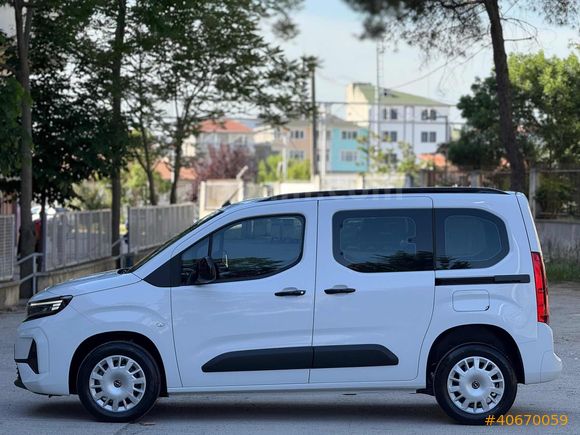 **6.500KM** OPEL COMBO ESSENTİAL ORTA KONSOL %20 FATURA