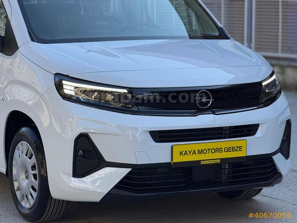 **6.500KM** OPEL COMBO ESSENTİAL ORTA KONSOL %20 FATURA