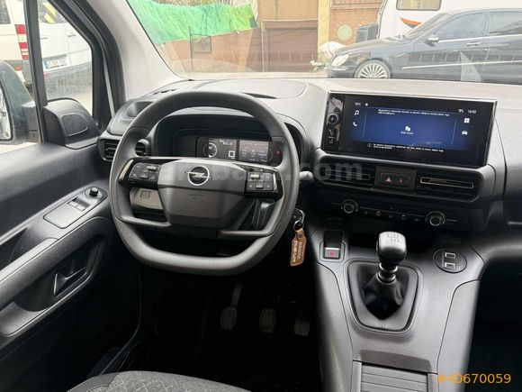 **6.500KM** OPEL COMBO ESSENTİAL ORTA KONSOL %20 FATURA