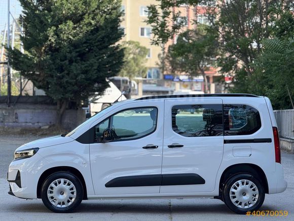 **6.500KM** OPEL COMBO ESSENTİAL ORTA KONSOL %20 FATURA