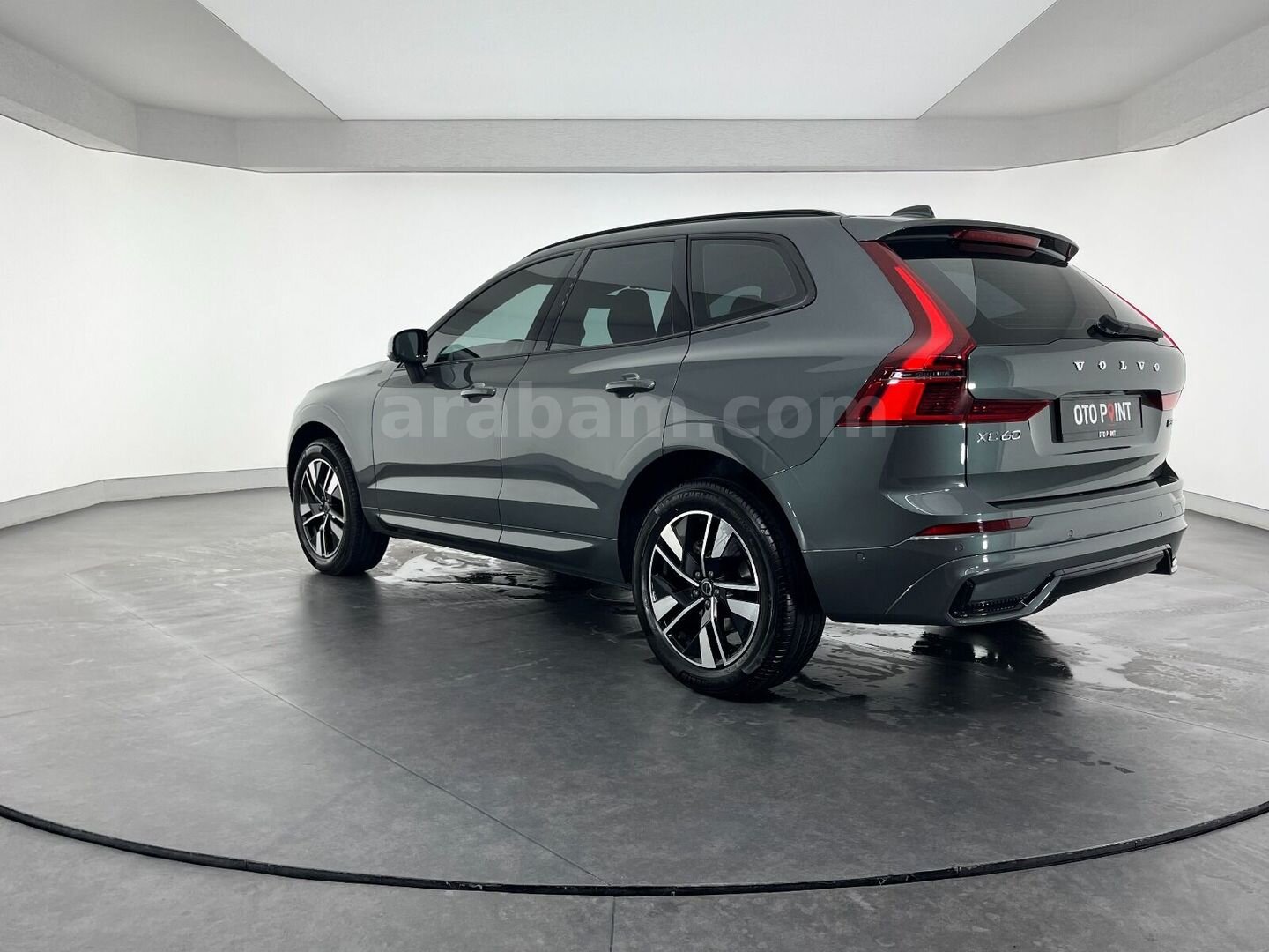 otomobil Volvo XC60 2.0 B5 Mild Hybrid Plus Dark AWD 4