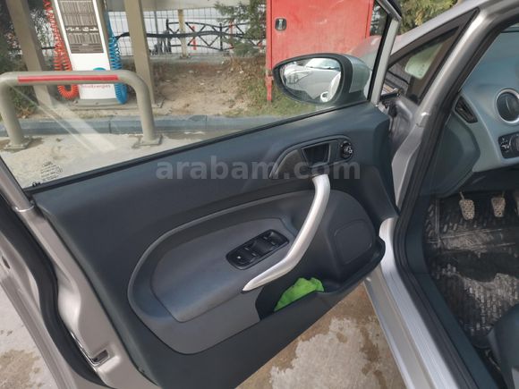 Sahibinden Ford Fiesta 1.4 Titanium 2011 Model
