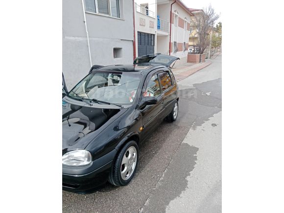 Corsa  1.4 16v Swing 1994 Model