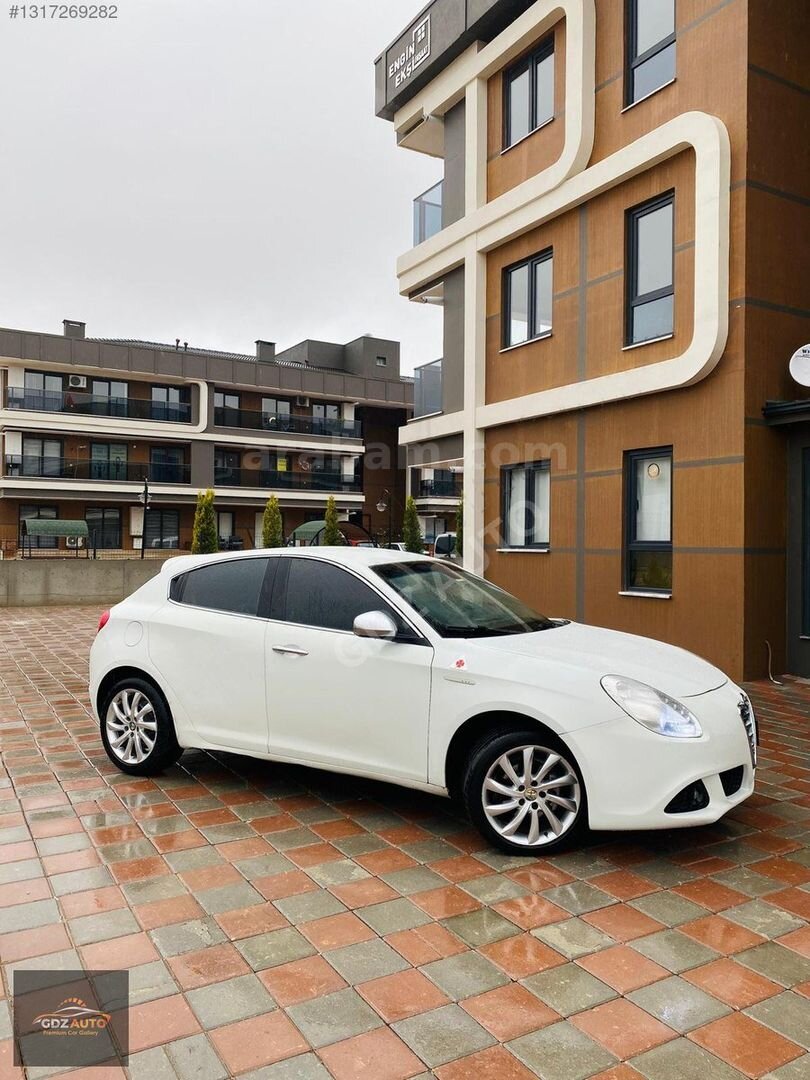 Galeriden Alfa Romeo Giulietta 1.6 JTD Distinctive 2011 Model Elazığ 301.000 km Beyaz 3