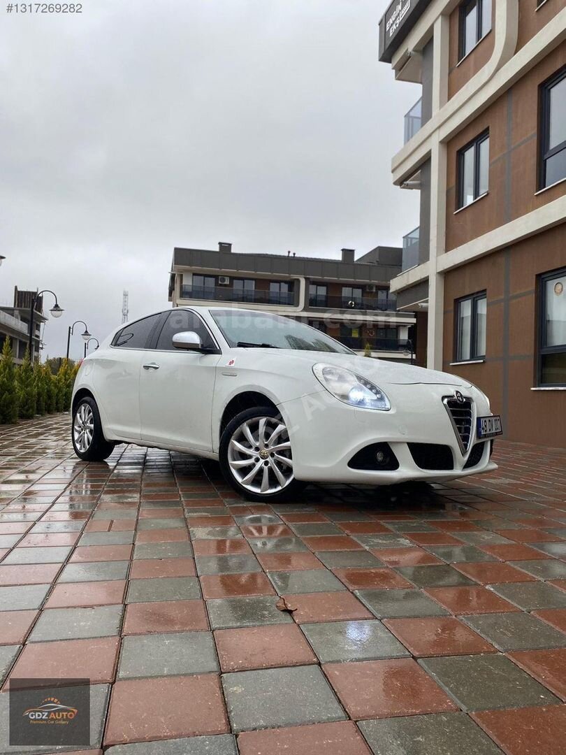Galeriden Alfa Romeo Giulietta 1.6 JTD Distinctive 2011 Model Elazığ 301.000 km Beyaz 4