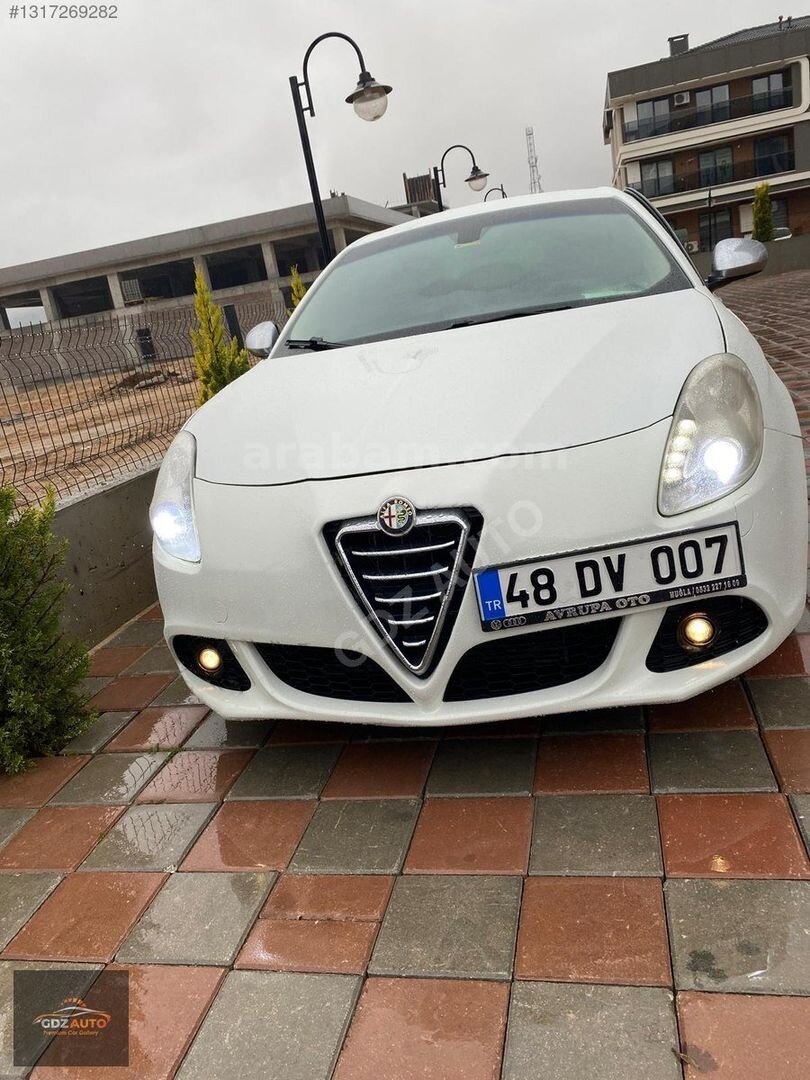 Galeriden Alfa Romeo Giulietta 1.6 JTD Distinctive 2011 Model Elazığ 301.000 km Beyaz 2
