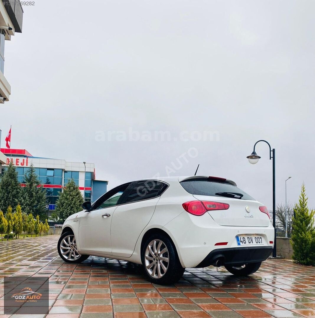 Galeriden Alfa Romeo Giulietta 1.6 JTD Distinctive 2011 Model Elazığ 301.000 km Beyaz 7