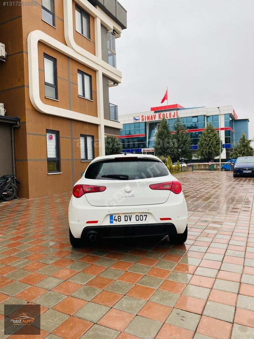 Galeriden Alfa Romeo Giulietta 1.6 JTD Distinctive 2011 Model Elazığ 301.000 km Beyaz 5