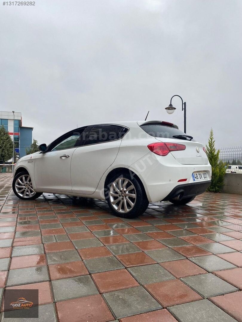 Galeriden Alfa Romeo Giulietta 1.6 JTD Distinctive 2011 Model Elazığ 301.000 km Beyaz 6