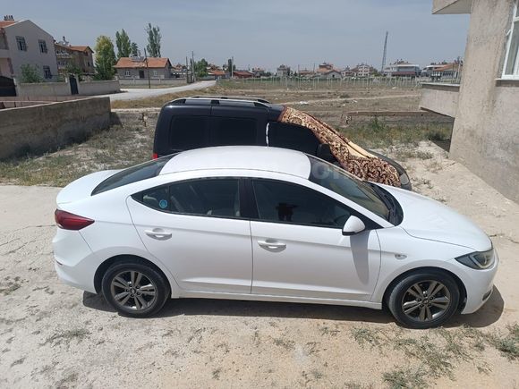 Sahibinden Hyundai Elantra 1.6 CRDi Style Plus 2018 Model