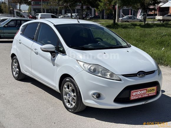 Galeriden Ford Fiesta 1.4 TDCi Titanium 2012 Model Ankara 129.023 km Beyaz