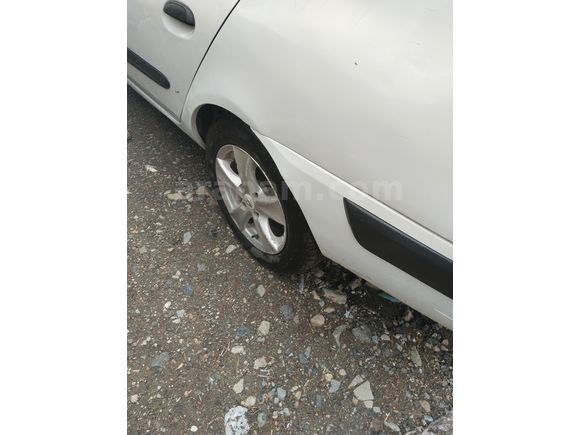 Sahibinden Renault Clio 1.5 dCi Alize 2006 Model  257.000 km Beyaz