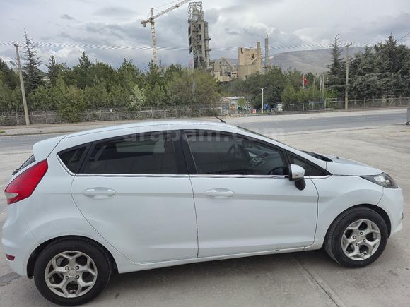 Sahibinden Ford Fiesta 1.4 Titanium 2011 Model
