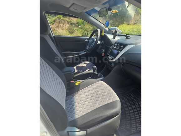 Aracım çok temiz olup tek elden kullanılmıştır. Tıriger yağ bakımı beş bin km önce yapıldı kessinlikle taksi çıkması değildir.ihtiyaçtan dolayı satlık