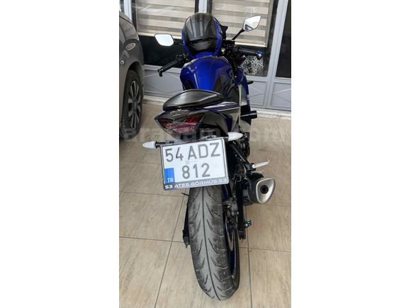 YAMAHA R25 MAVİ SAHNEDE