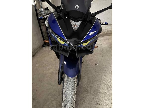 YAMAHA R25 MAVİ SAHNEDE