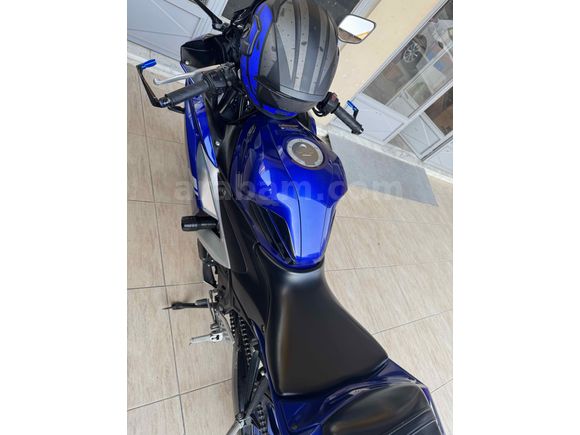 YAMAHA R25 MAVİ SAHNEDE