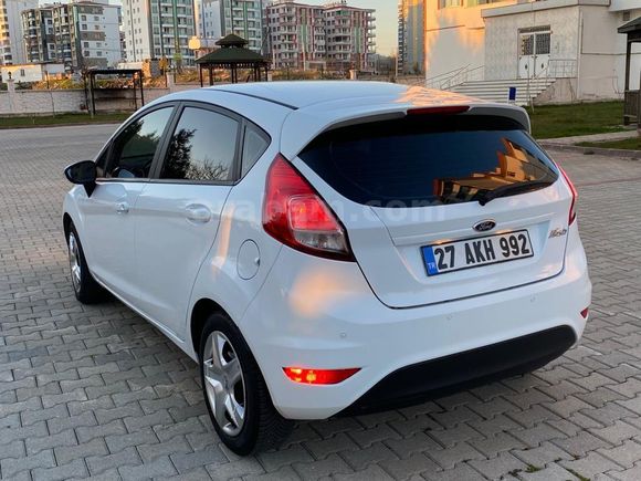 Öğretmenden Temiz Ford Fiesta 2013 Model