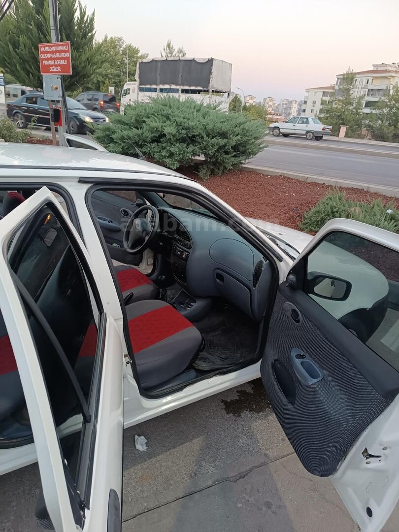 Sahibinden Ford Fiesta 1.25 Flair 1998 Model Gaziantep 88.000 km Beyaz 4
