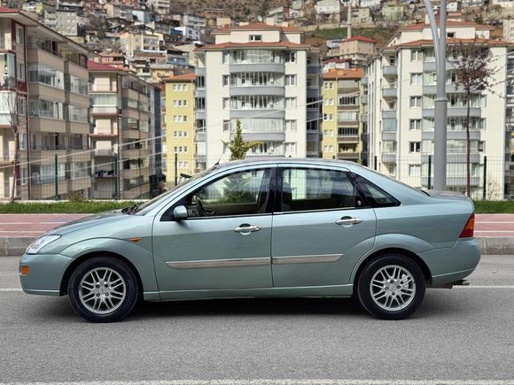 SEÇ MOTORS FORD FOCUS 2001 MD 1.6 COMFORT