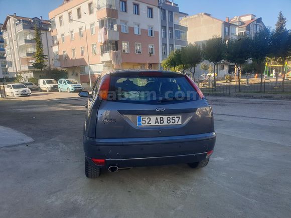 Sahibinden Ford Focus 1.6 Ghia 2004 Model