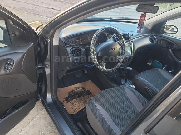 Sahibinden Ford Focus 1.6 Ghia 2004 Model