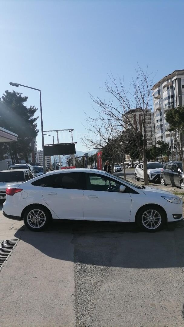 Sahibinden Ford Focus 1.6 TDCi Trend X 2015 Model Kahramanmaraş 196.000 km Beyaz 5