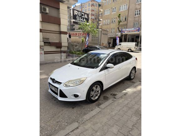 Sahibinden Ford Focus 1.6 TDCi Style 2014 Model  88.000 km Beyaz