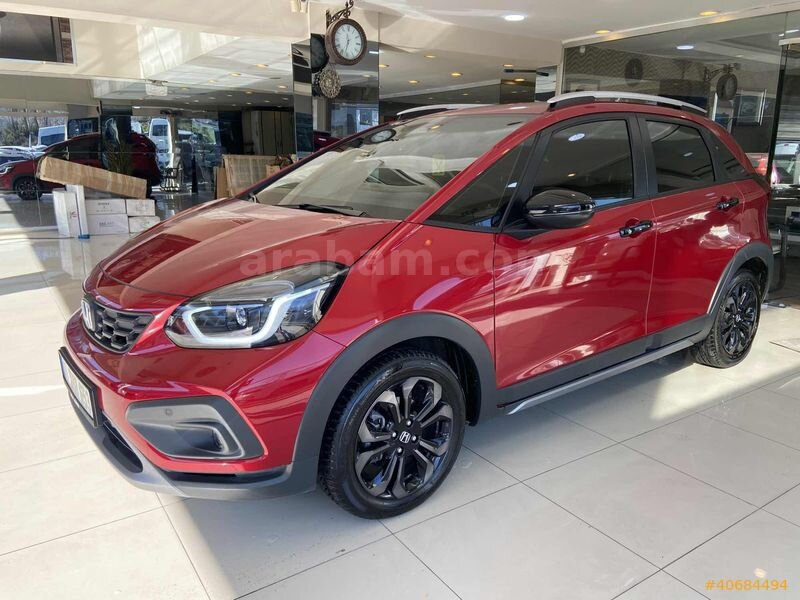 Galeriden Honda Jazz 1.5 HEV Crosstar 2025 Model Bursa 9.000 km Kırmızı