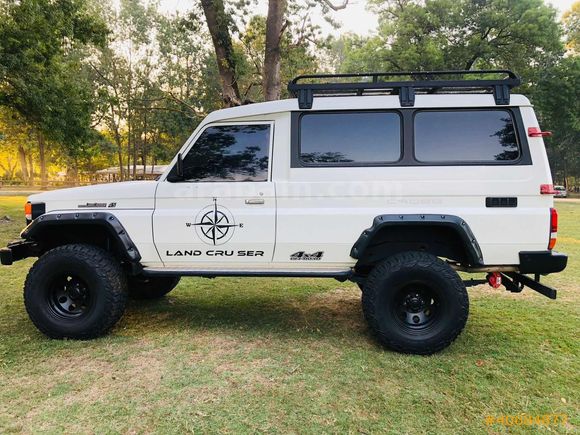 /MURAT KURT\TOYOTA FJ CRUSIER FJ75 EMSALSİZ MERAKLISINA