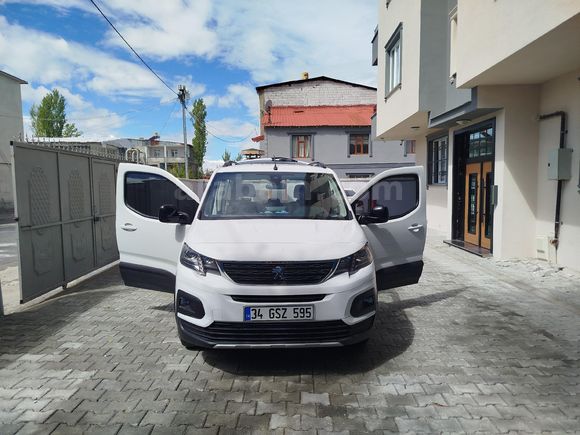 Sahibinden Peugeot Rifter 1.5 BlueHDI Allure 2023 Model  35.000 km Beyaz