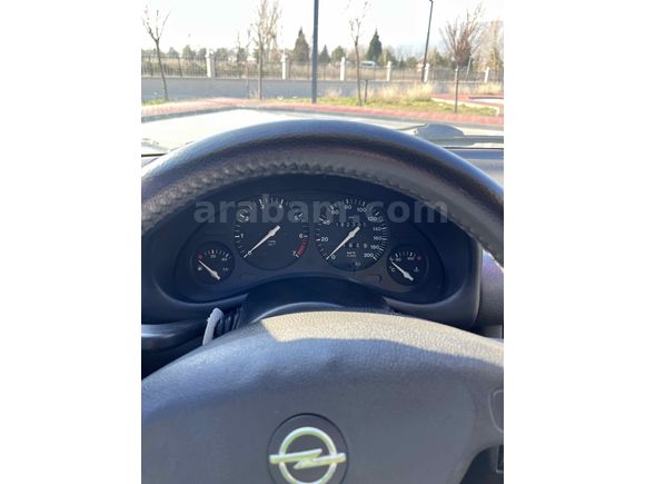 3. SAHİBİNDEN DÜŞÜK KM CORSA 1.4