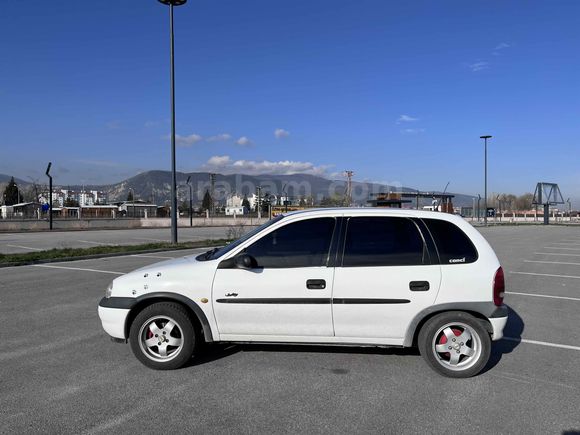 3. SAHİBİNDEN DÜŞÜK KM CORSA 1.4