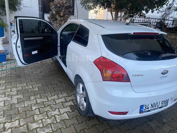 Sahibinden Kia Ceed 1.6 CRDi Cool 2011 Model  327.000 km Beyaz