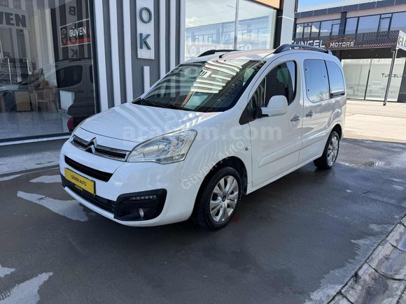 返金ページ ¥30000 Galeriden Citroen Berlingo 1.6 HDi Selection 2017 Model Van