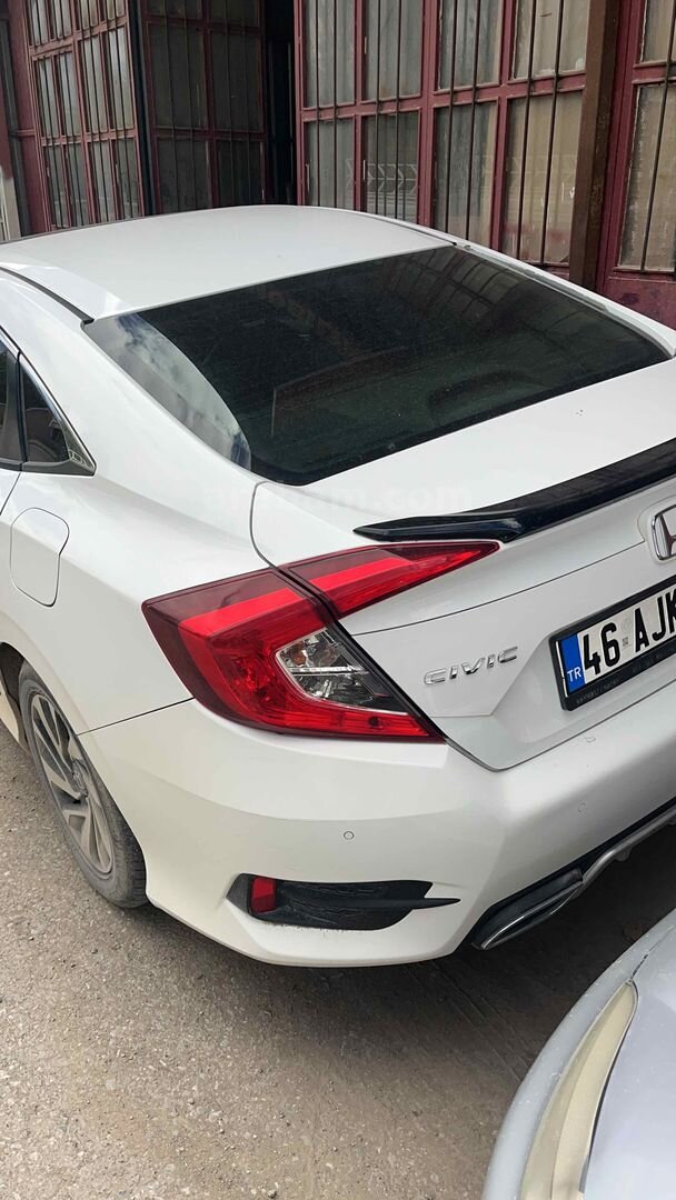 Sahibinden Honda Civic 1.6i VTEC Eco Executive 2018 Model Kahramanmaraş 127.000 km Beyaz 4