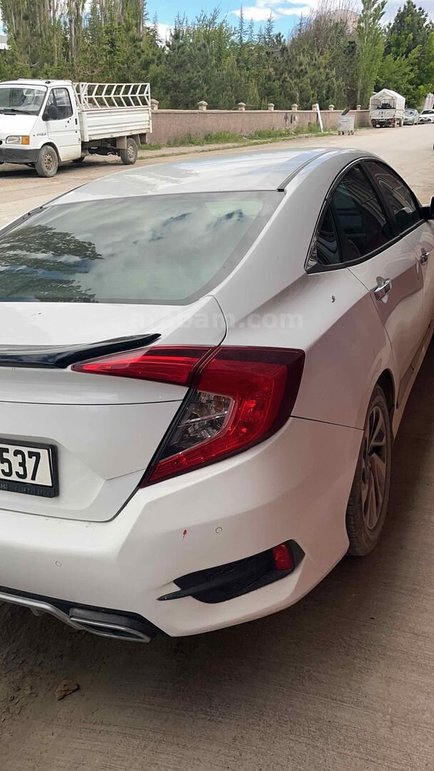 Sahibinden Honda Civic 1.6i VTEC Eco Executive 2018 Model Kahramanmaraş 127.000 km Beyaz 3