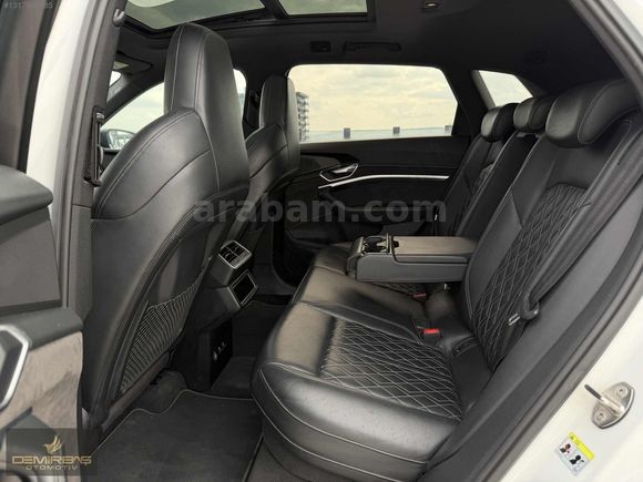 DEMİRBAŞ - AUDİ E-TRON 55 QUATTRO S-LİNE BOYASIZ TRAMERSİZ