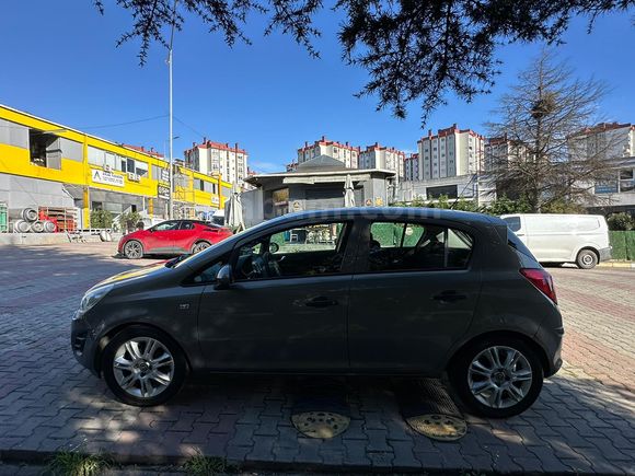 Temiz Aile Aracı Opel Corsa 1.2 Twinport Essentia Bakımlı