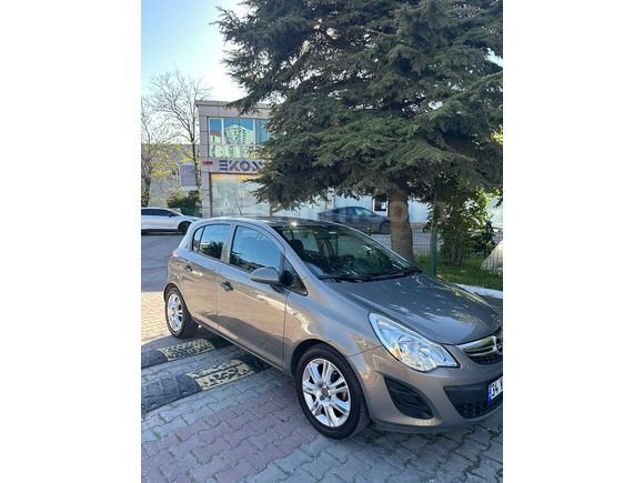 Temiz Aile Aracı Opel Corsa 1.2 Twinport Essentia Bakımlı