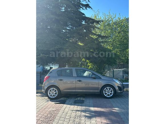 Temiz Aile Aracı Opel Corsa 1.2 Twinport Essentia Bakımlı