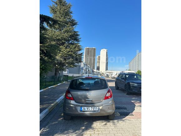 Temiz Aile Aracı Opel Corsa 1.2 Twinport Essentia Bakımlı